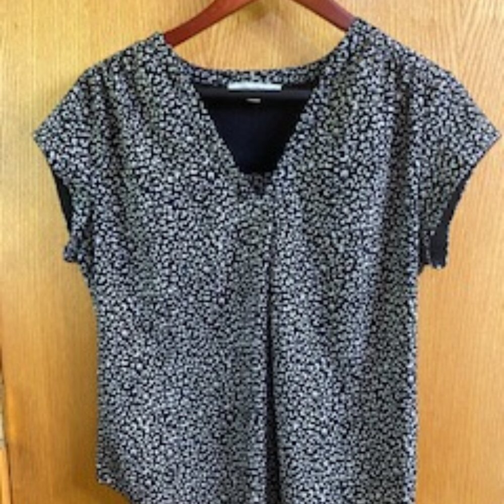 Fun2Fun Lillian Print V-neck blouse M - Stitch Fix